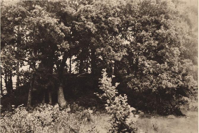 Det runda vakttornet vid Os, där vattnet från Helgasjön faller ut i Salen. Den inre diametern är nära 5 meter.<b— Foto: Nils Olsson 1938.