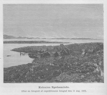 <smalIll. W. MEYER, X. A.                        K. A., sc</smal<bKolonien Egedesminde.<bEfter en fotografi af expeditionens fotograf den 11 aug. 1883.