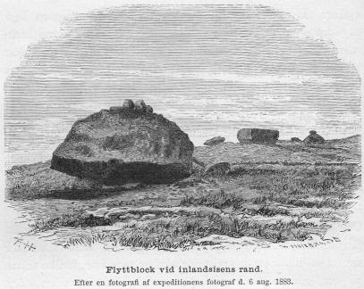 <smalIll. R. H.[=Haglund]                        W. MEYER, X. A.</smal<bFlyttblock vid randen af den i bakgrunden synliga inlandsisen.<bEfter en fotografi af expeditionens fotograf d. 6 aug. 1883.