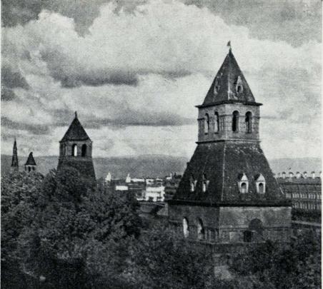 Den gamle, ytterste mur med tårne, runt Kremlen.