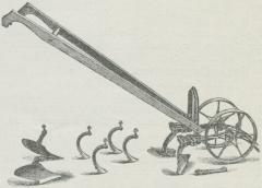 Fig. 2. Dobbelt Hjulhakke med forskellige<bRensejern og Plove.