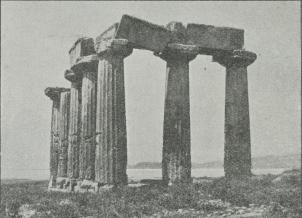 Dorisk Tempelruin ved Korinth.