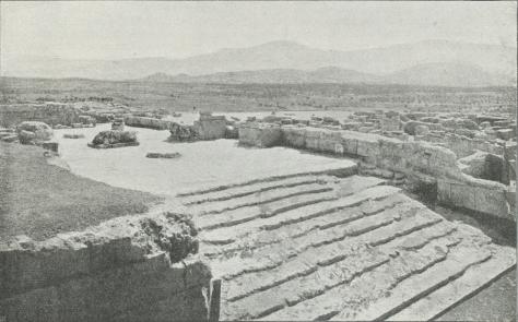 Fig. 1. Phaistos. Trappe og Forgaard.