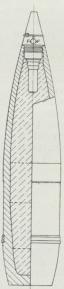 Fig. 8. Moderne Feltbrisantgranat med følsomt<bhurtigvirkende Brandrør og stor<bSprængladning af Trinitrotoluol.