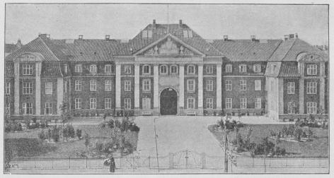 Fig. 1. Rigshospitalet. Administrationsbygning.