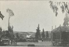 Fig. 6. Scenebillede fra det kgl. Teater i Kbhvn<b»De unges Forbund« (Rundhorisont).