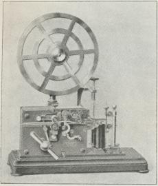 Fig. 4. Morsetelegrafapparat.