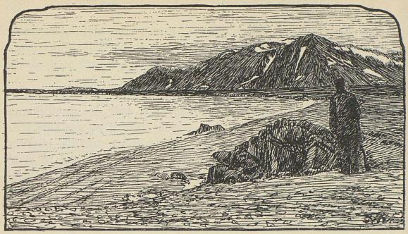<smalIll. F. N.[=Fridtjof Nansen]</smal<bSann-bukten og Sal-fjellet med strann-flaten på Prins Karl’s Forlann.