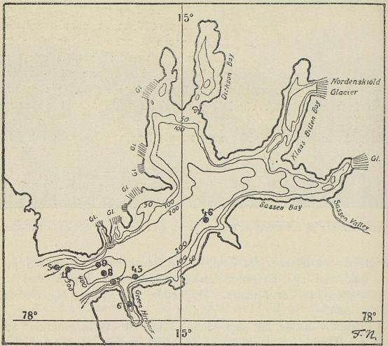 <smalIll. F. N.[=Fridtjof Nansen]</smal<bIs-fjorden med dybde-kurver for 50, 100, 200, 300 og 400 m.<bSvensksund-dypet ses i fjord-munningen. De sorte prikker med tall er vore stasjoner.