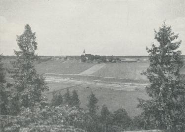 NORR OM KOLMÅRDEN ÖPPNAR SIG DEN BÖRDIGA KILADALEN,<bLANDSKAPETS SYDLIGASTE STORBYGD.<bD. Samuelson foto.<b