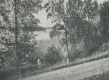 BÅVEN FÖRETER DEN NATURBILD, SOM STIGER FRAM FÖR<bENS SYN, DÅ MAN HÖR NAMNET SÖDERMANLAND.<bG. Jansson foto. BÅVEN FÖRETER DEN NATURBILD, SOM STIGER FRAM FÖR<bENS SYN, DÅ MAN HÖR NAMNET SÖDERMANLAND.<bG. Jansson foto.
