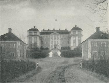ERIKSBERG OMBYGGDES I SLUTET AV 1600-TALET TILL ETT PRAKTFULLT PALATS<bI DET KAROLINSKA TIDEVARVETS STIL.<bD. Samuelson foto. ERIKSBERG OMBYGGDES I SLUTET AV 1600-TALET TILL ETT PRAKTFULLT PALATS<bI DET KAROLINSKA TIDEVARVETS STIL.<bD. Samuelson foto.