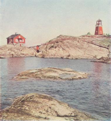 MÅSKNUVS FYR<b<bFrån Dalarö går stora segelleden åt sydväst genom Södertörns skärgård. En<brad av fyrar markera vägen, från Jutholmen vid Dalarö till Måsknuv utanför<bNynäsnamn och Landsort i yttersta havsbandet.