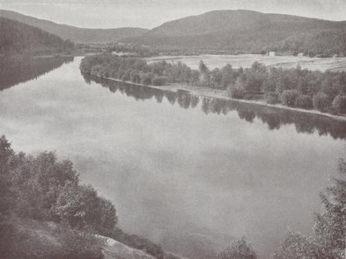 C. G. Rosenberg foto.<bVID PORTEN TILL ÖVRE KLARÄLVSDALEN, FASTNÄS, VÄRMLAND.