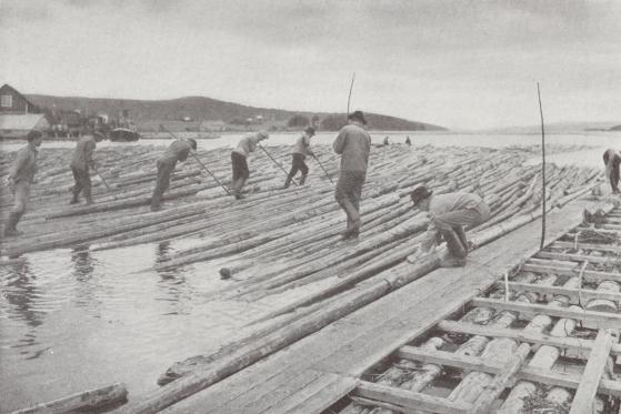 Gustaf Heurlin foto.<bTIMMERFLOTTNING I TORSBY. FRYKENSJÖARNAS VATTENVÄG ÄR EN AV VÄRMLANDS<bFÖRNÄMSTA FLOTTLEDER.