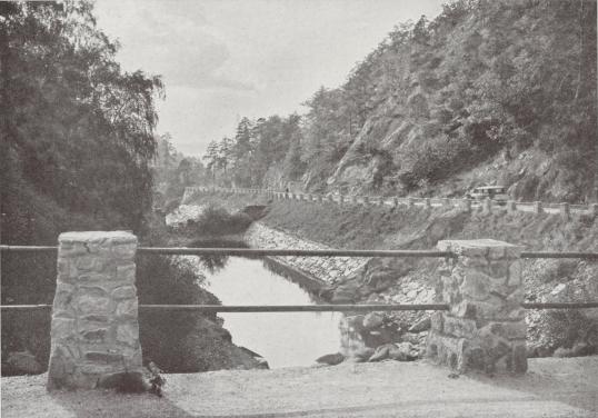 Oscar Halldin foto.<bFRÅN ÅDALSVÄGEN VID HUSKVARNA, SMÅLAND, EN AV SVERIGES VACKRASTE<bAUTOMOBILVÄGAR.