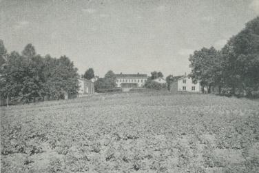 C. G. Rosenberg foto.<bAlkvetterns herrgård är med sin park och sina sex flygelbyggnader en ståtlig<banläggning.