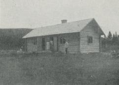 E. Geete foto.<bDen nya stugan vid Gränjesåsvallen.