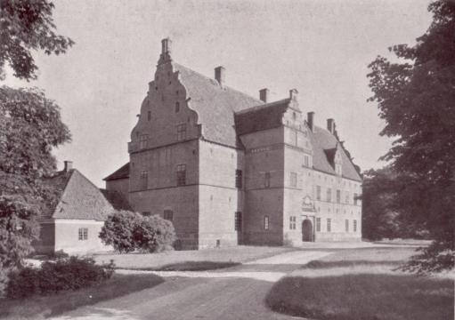 PL. 20.<bC. G. Rosenberg foto.<b<bSVENSTORPS SLOTT NÄRA LUND ÄR MÄSTERVERKET FRAMFÖR ANDRA I SKÅNSK RENÄSSANSSTIL.