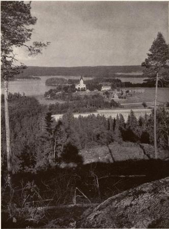 <smalC. G. Rosenberg</smal<b<bIn the depths of the northern forest regions, as too in the southern<buplands, the tilled fields run in narrow strips along the river valleys or<bform bright patches on the shores of the lakes. Brunskog, Värmland.