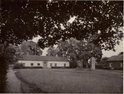 <smalC. G. Rosenberg</smal<b<bThe many country houses and manses, even in the remote countryside,<bhave their memories of the great contributions to culture made by<bgenerations now past and gone. On the stone in front of Ransäter, <bin Värmland, is graven the name of Geijer, the great historian and poet.