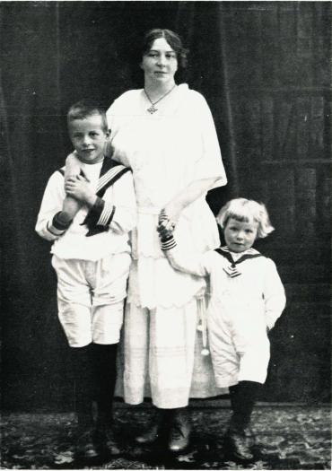 Med sine to sønner, Anders og Hans.