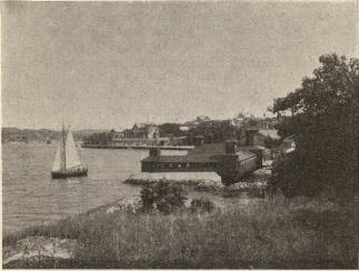 <smalKallbadhuset i Marstrand.<b(Efter fotografi af Aron Jonason.)</smal