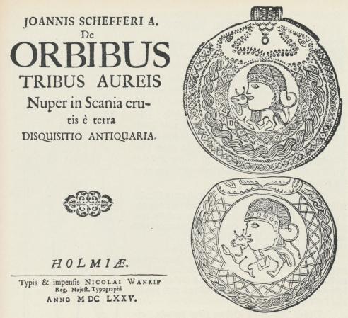 Titelsidan och två av träsnittsillustrationerna ur Johannes Schefferus, »De orbibus tribus<baureis», Stockholm 1675, vårt lands äldsta arkeologiska skrift, behandlande (på latin) tre<bguldbrakteater ur ett skånskt fynd 1674, några av de första föremål, som införlivades<bmed Statens historiska museums samlingar. Titelsidan och två av träsnittsillustrationerna ur Johannes Schefferus, »De orbibus tribus<baureis», Stockholm 1675, vårt lands äldsta arkeologiska skrift, behandlande (på latin) tre<bguldbrakteater ur ett skånskt fynd 1674, några av de första föremål, som införlivades<bmed Statens historiska museums samlingar.