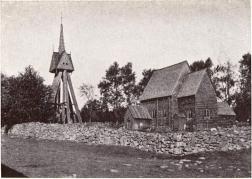 Granhults kyrka - ännu tidvis i bruk - är Värends<benda bevarade medeltida träkyrka, troligen uppförd på<b1300-talet. Väggarna liksom klockstapeln äro spånklädda. Granhults kyrka - ännu tidvis i bruk - är Värends<benda bevarade medeltida träkyrka, troligen uppförd på<b1300-talet. Väggarna liksom klockstapeln äro spånklädda.