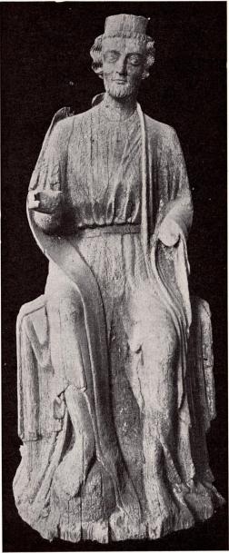 En mängd bilder av S:t Olof<bi vårt lands medeltidskyrkor<bvittna ännu om den<bvidsträckta popularitet, detta helgon<båtnjöt. Denna träskulptur —<bhögst sannolikt av samme<bmästare som<bÖver-Järna-madonnan — är från Njutångers<bkyrka i Hälsingland; nu i<bEn-ångers kyrkomuseum.<b1200-talet.