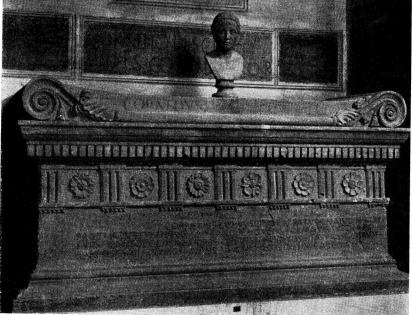 Fig. 2. Scipio Barbatus’ sarkofag.<bDärovan en typisk etrusko-grekisk skulptur, den länge oriktigt s. k. Ennius. Fig. 2. Scipio Barbatus’ sarkofag.<bDärovan en typisk etrusko-grekisk skulptur, den länge oriktigt s. k. Ennius.