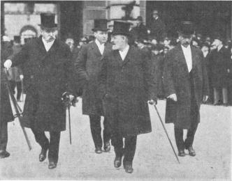 På borggården efter andra ministären Brantings utnämning,<b14 okt. 1921. På borggården efter andra ministären Brantings utnämning,<b14 okt. 1921.