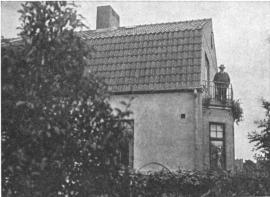 Thorsson på sin balkong. Thorsson på sin balkong.